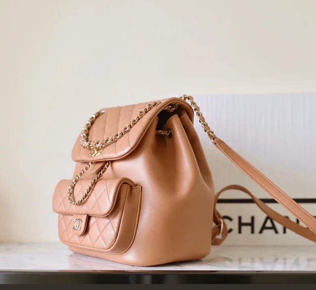 【CHANEL】シャネル スーパーコピー スモール バックパック カーフスキン（AS2908 B09750 NU907）