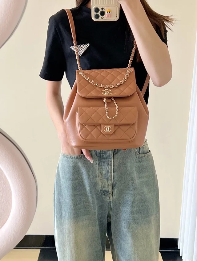 【CHANEL】シャネル スーパーコピー スモール バックパック カーフスキン（AS2908 B09750 NU907）