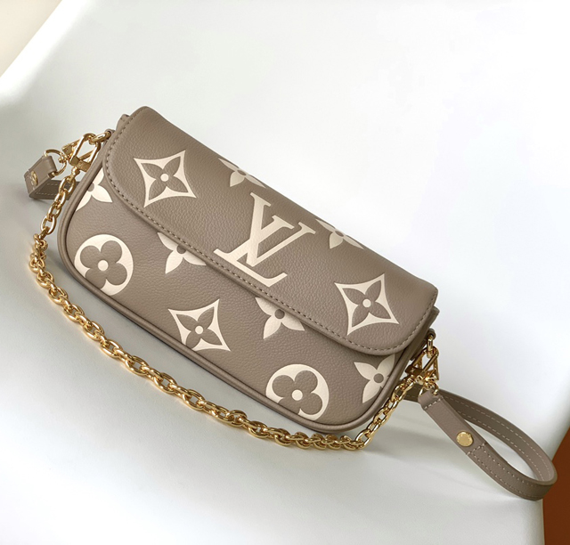 【Louis Vuitton】ルイヴィトン スーパーコピー ウォレット オン チェーン・アイビー ダブグレー（M82211）