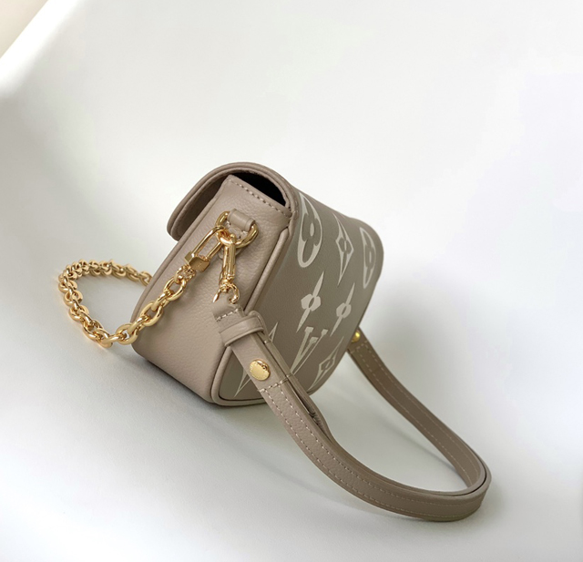 【Louis Vuitton】ルイヴィトン スーパーコピー ウォレット オン チェーン・アイビー ダブグレー（M82211）