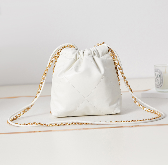 【CHANEL 】シャネル スーパーコピー CHANEL 22 ミニ バッグ（AS3980 B08037 10601）