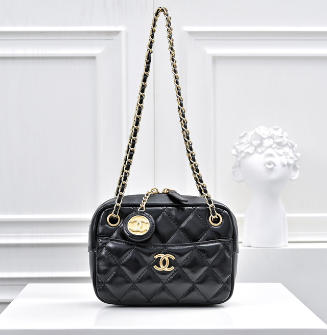 【CHANEL 】シャネル スーパーコピー 2024/25年秋冬 コレクション ミニ カメラ バッグ ブラック（AS5190 B18306 94305）