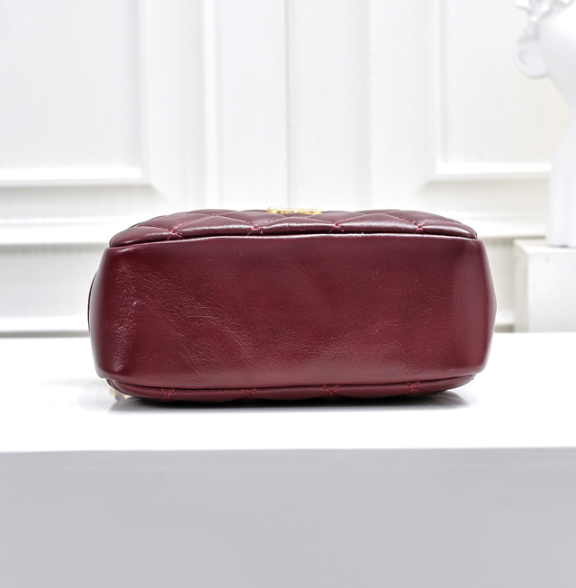【CHANEL 】シャネル スーパーコピー 2024/25年秋冬 コレクション ミニ カメラ バッグ バーガンディー（AS5190 B18306 NZV44）