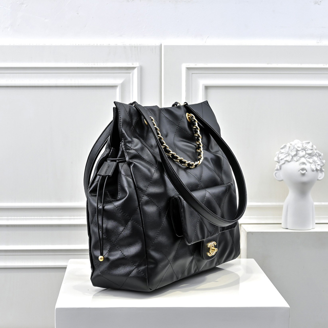 【CHANEL 】シャネル スーパーコピー 2024/25年 クルーズ コレクション ショー ショッピング バッグ ブラック（AS5315）