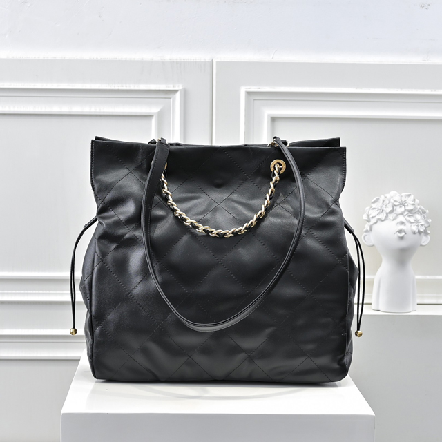 【CHANEL 】シャネル スーパーコピー 2024/25年 クルーズ コレクション ショー ショッピング バッグ ブラック（AS5315）