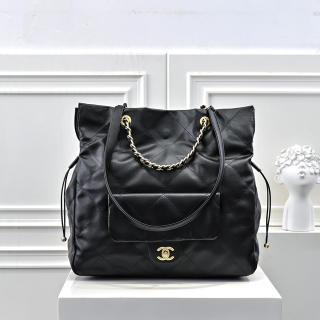 【CHANEL 】シャネル スーパーコピー 2024/25年 クルーズ コレクション ショー ショッピング バッグ ブラック（AS5315）