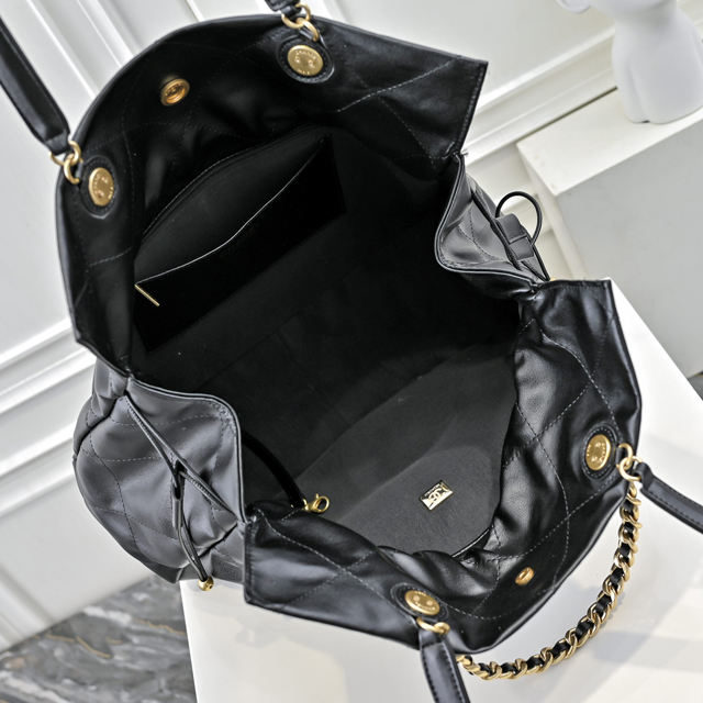 【CHANEL 】シャネル スーパーコピー 2024/25年 クルーズ コレクション ショー ショッピング バッグ ブラック（AS5315）
