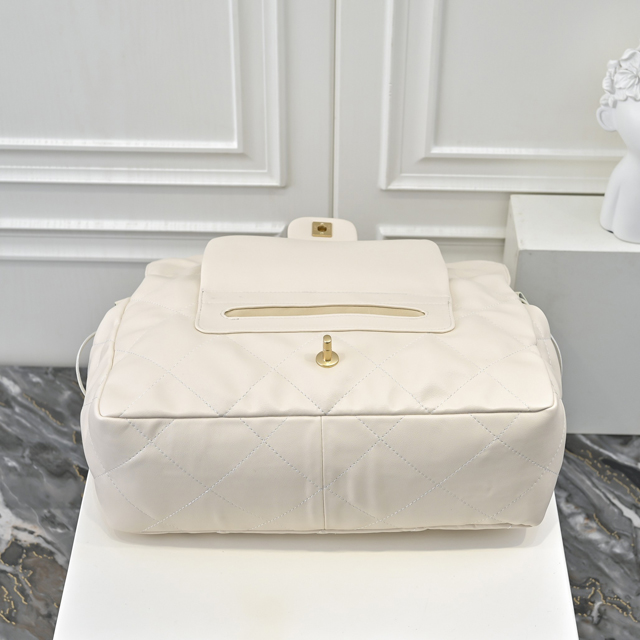 【CHANEL 】シャネル スーパーコピー 2024/25年 クルーズ コレクション ショー ショッピング バッグ ホワイト（AS5315 B19030 10601）