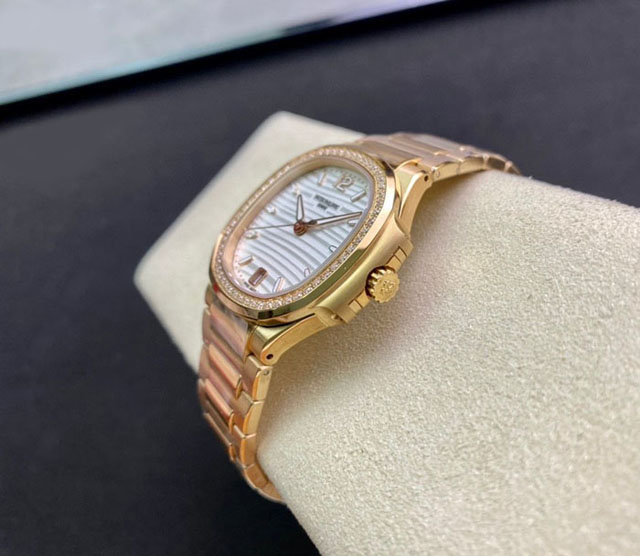 【PATEK PHILIPPE】パテックフィリップ スーパーコピー ノーチラス 7010/1R-011【3K工場出品】