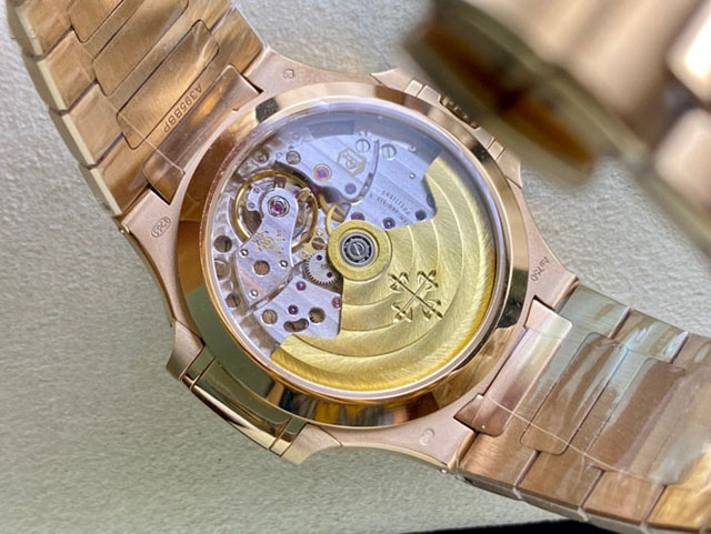 【PATEK PHILIPPE】パテックフィリップ スーパーコピー ノーチラス 7010/1R-011【3K工場出品】