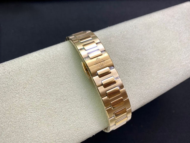 【PATEK PHILIPPE】パテックフィリップ スーパーコピー ノーチラス 7010/1R-011【3K工場出品】