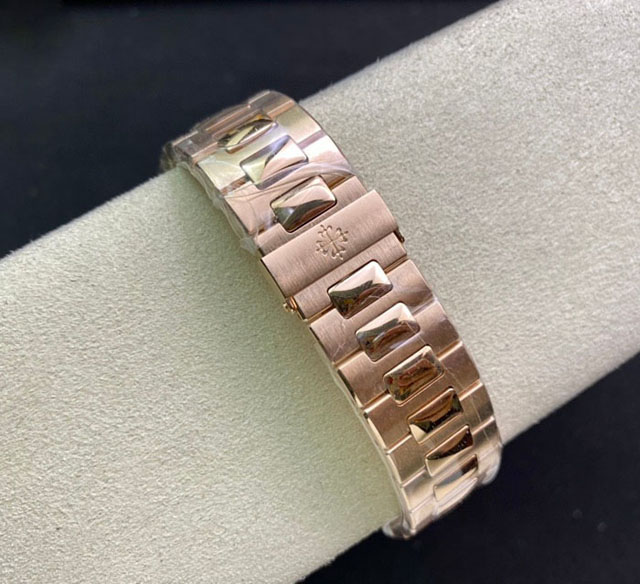 【PATEK PHILIPPE】パテックフィリップ スーパーコピー ノーチラス 5723/112R-001【3K工場出品】