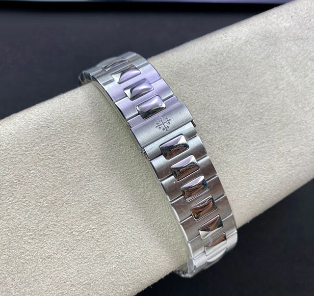 【PATEK PHILIPPE】パテックフィリップ スーパーコピー ノーチラス 5711/113P【3K工場出品】
