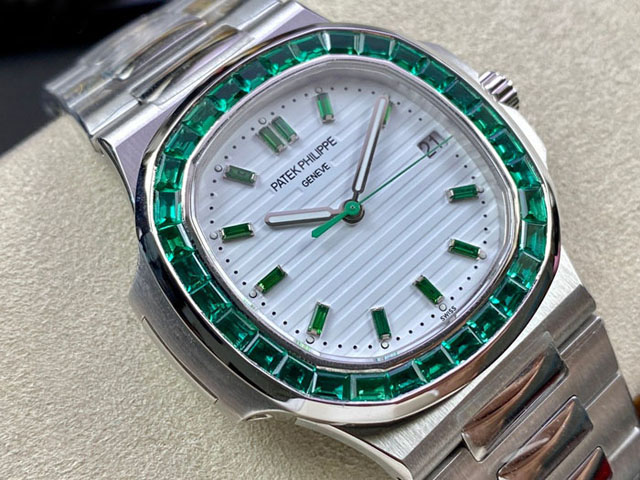 【PATEK PHILIPPE】パテックフィリップ スーパーコピー ノーチラス 5711/113P【3K工場出品】