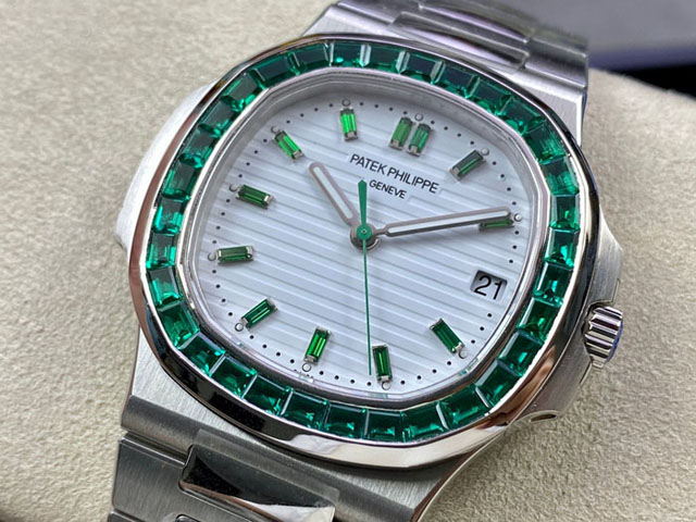 【PATEK PHILIPPE】パテックフィリップ スーパーコピー ノーチラス 5711/113P【3K工場出品】