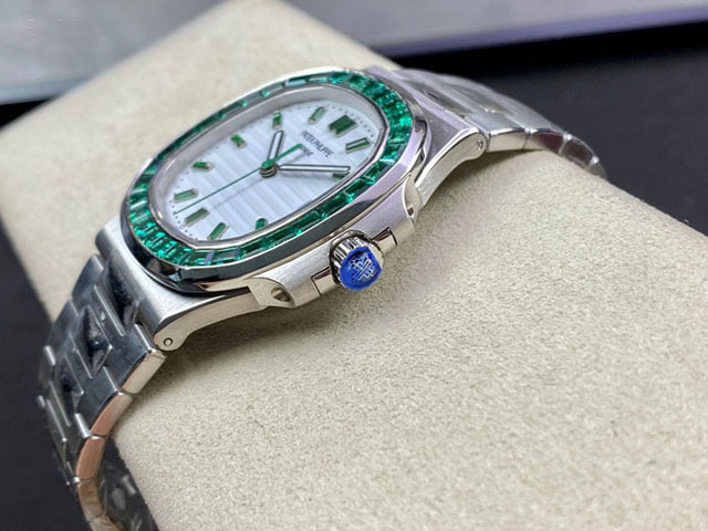 【PATEK PHILIPPE】パテックフィリップ スーパーコピー ノーチラス 5711/113P【3K工場出品】