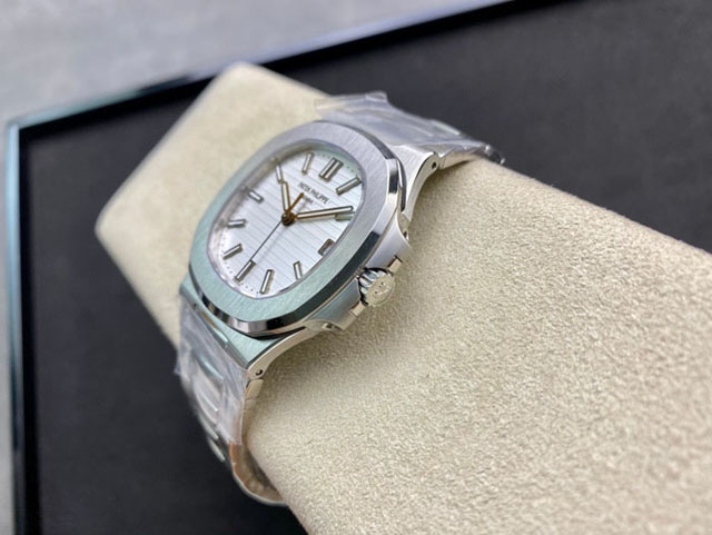 【PATEK PHILIPPE】パテックフィリップ スーパーコピー ノーチラス ホワイト 5711/1A-011 40MM【3K工場出品】
