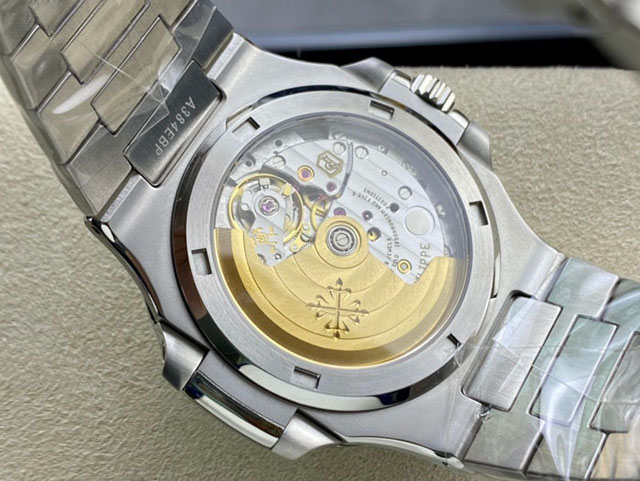 【PATEK PHILIPPE】パテックフィリップ スーパーコピー ノーチラス ホワイト 5711/1A-011 40MM【3K工場出品】