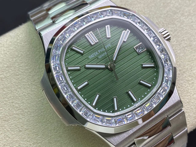 【PATEK PHILIPPE】パテックフィリップ スーパーコピー ノーチラス 5711/1300A-001 グリーン ジェム・セッティング【3K工場出品】