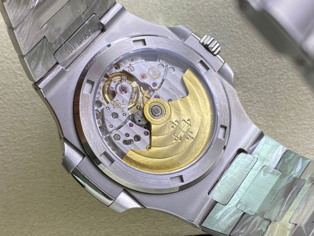 【PATEK PHILIPPE】パテックフィリップ スーパーコピー ノーチラス 5711/1300A-001 グリーン ジェム・セッティング【3K工場出品】
