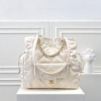 【CHANEL 】シャネル スーパーコピー 2024/25年 クルーズ コレクション ショー ショッピング バッグ ホワイト（AS5315 B19030 10601）