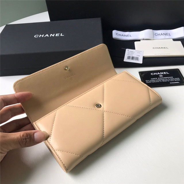 【CHANEL】シャネル 19 ロング フラップ ウォレット ライトブラウン スーパーコピー（AP0955）