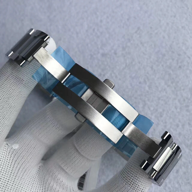 V6工場 カルティエ スーパーコピー バロン ブルー ドゥ カルティエ ウォッチ 42MM（W69012Z4）