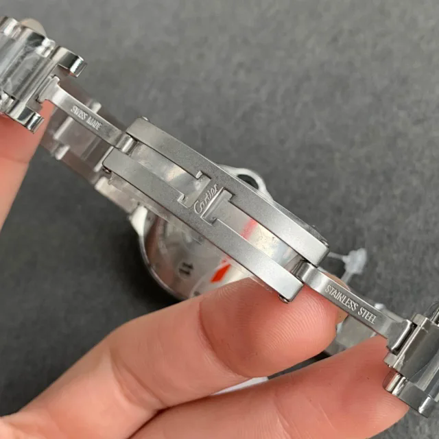 V6工場 V7バージョン カルティエ スーパーコピー バロン ブルー ドゥ カルティエ ウォッチ 33MM（W6920071）
