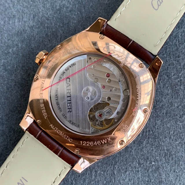 GS工場 カルティエ スーパーコピー ドライブDE CARTIERシリーズ18kローズゴールド  40MM（WGNM0003）