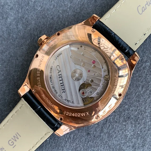 GS工場 カルティエ スーパーコピー ドライブDE CARTIERシリーズ18kローズゴールド 40MM（WGNM0004）