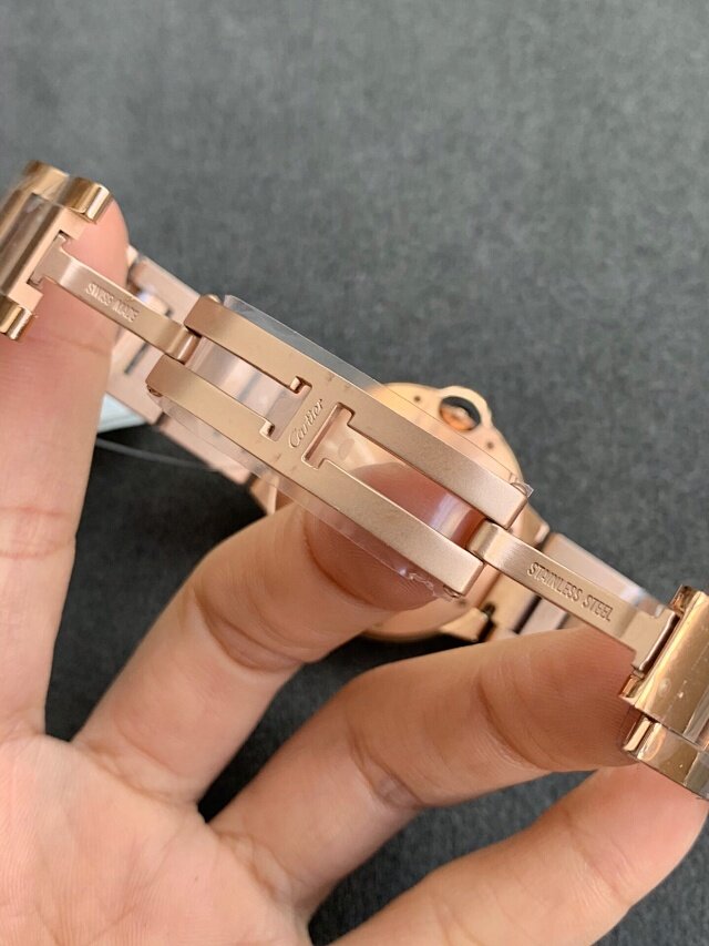 V6工場の最新作 カルティエスーパーコピー バロン ブルー ドゥ カルティエ ウォッチ 36MM（WGBB0009）