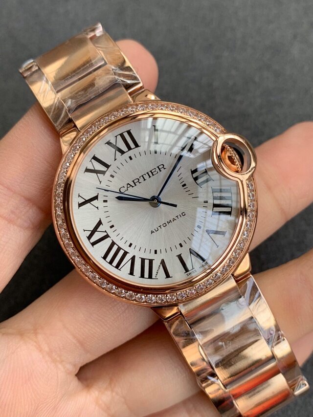 V6工場の最新作 カルティエスーパーコピー バロン ブルー ドゥ カルティエ ウォッチ 36MM（WGBB0009）