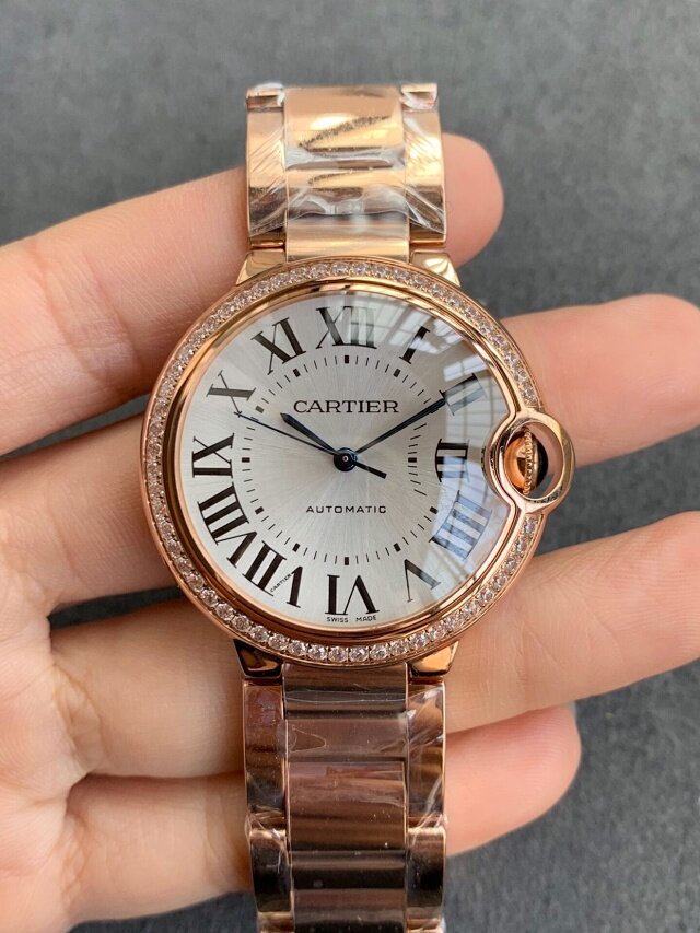 V6工場の最新作 カルティエスーパーコピー バロン ブルー ドゥ カルティエ ウォッチ 36MM（WGBB0009）
