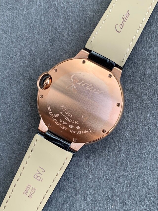 V6工場の最新作 カルティエスーパーコピー バロン ブルー ドゥ カルティエ ウォッチ 36MM（WGBB0009）