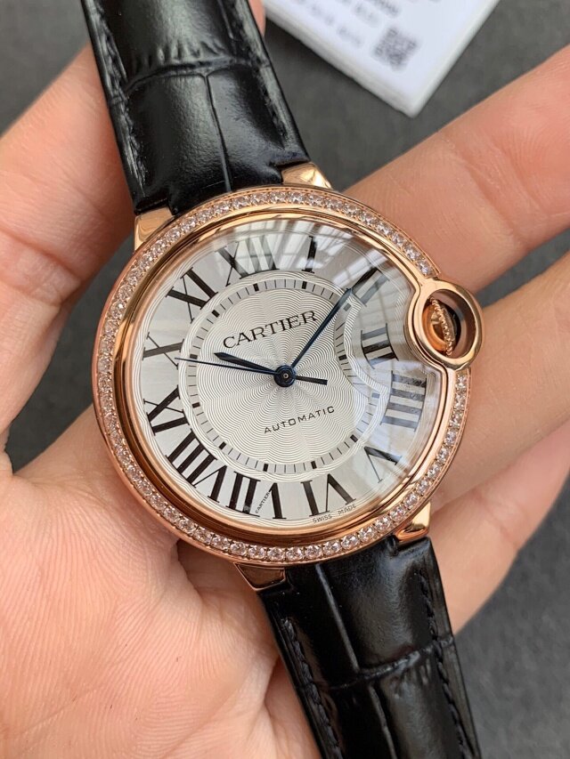 V6工場の最新作 カルティエスーパーコピー バロン ブルー ドゥ カルティエ ウォッチ 36MM（WGBB0009）
