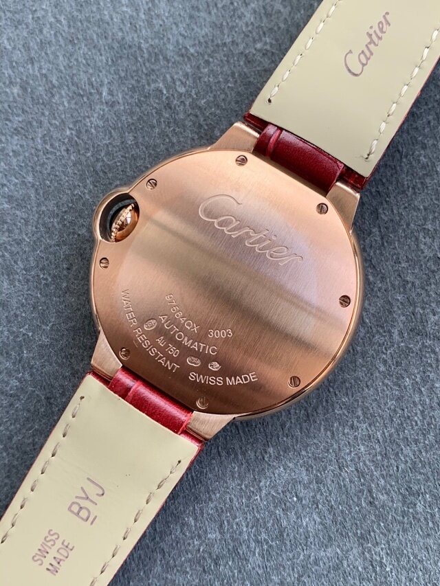 V6工場の最新作 カルティエスーパーコピー バロン ブルー ドゥ カルティエ ウォッチ 36MM（WJBB0037）