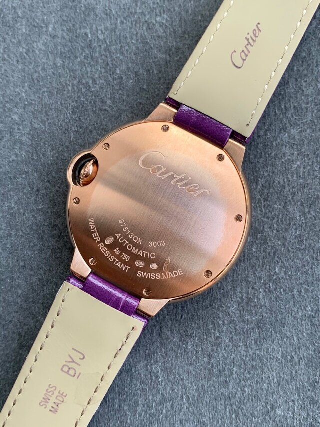 V6工場の最新作 カルティエスーパーコピー バロン ブルー ドゥ カルティエ ウォッチ 36MM（WGBB0009）