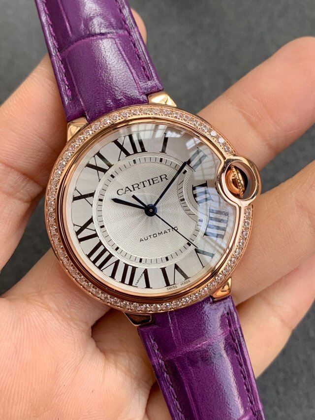 V6工場の最新作 カルティエスーパーコピー バロン ブルー ドゥ カルティエ ウォッチ 36MM（WGBB0009）