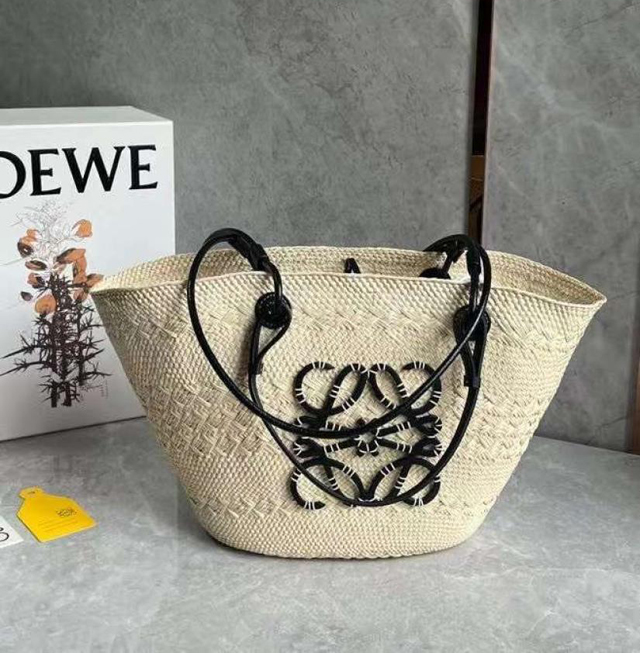 【LOEWE】ロエベ スーパーコピー アナグラム バスケットバッグ ミディアム（イラカヤシ&カーフ） ナチュラル/ブラック A223T43X02