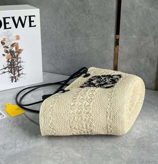 【LOEWE】ロエベ スーパーコピー アナグラム バスケットバッグ ミディアム（イラカヤシ&カーフ） ナチュラル/ブラック A223T43X02