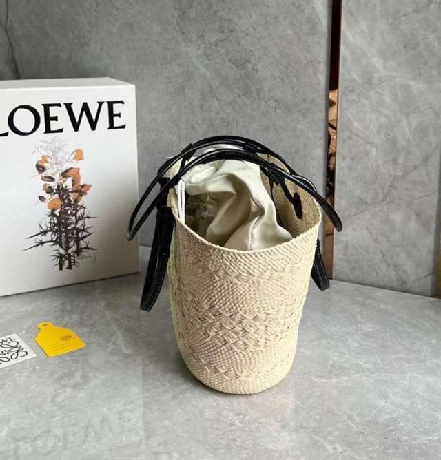【LOEWE】ロエベ スーパーコピー アナグラム バスケットバッグ ミディアム（イラカヤシ&カーフ） ナチュラル/ブラック A223T43X02