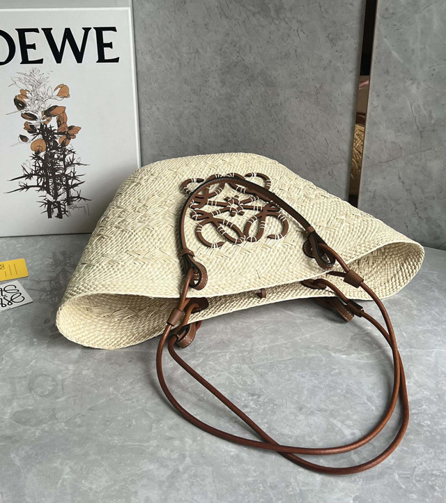 【LOEWE】ロエベ スーパーコピー アナグラム バスケットバッグ ミディアム（イラカヤシ&カーフ）ナチュラル/タン A223T43X02