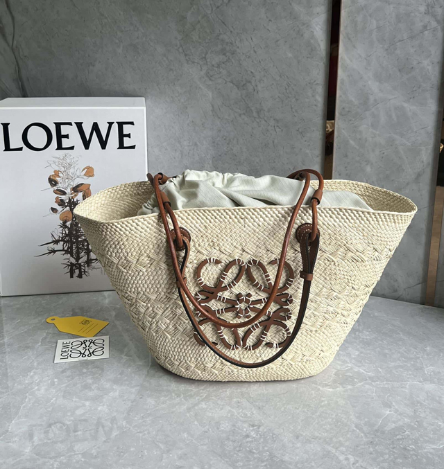 【LOEWE】ロエベ スーパーコピー アナグラム バスケットバッグ ミディアム（イラカヤシ&カーフ）ナチュラル/タン A223T43X02