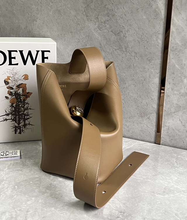 【LOEWE】ロエベ スーパーコピー ペブル バケットバッグ ミディアム（メローカーフ）オーク AANBBBWX01