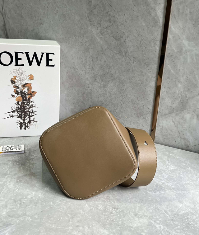 【LOEWE】ロエベ スーパーコピー ペブル バケットバッグ ミディアム（メローカーフ）オーク AANBBBWX01