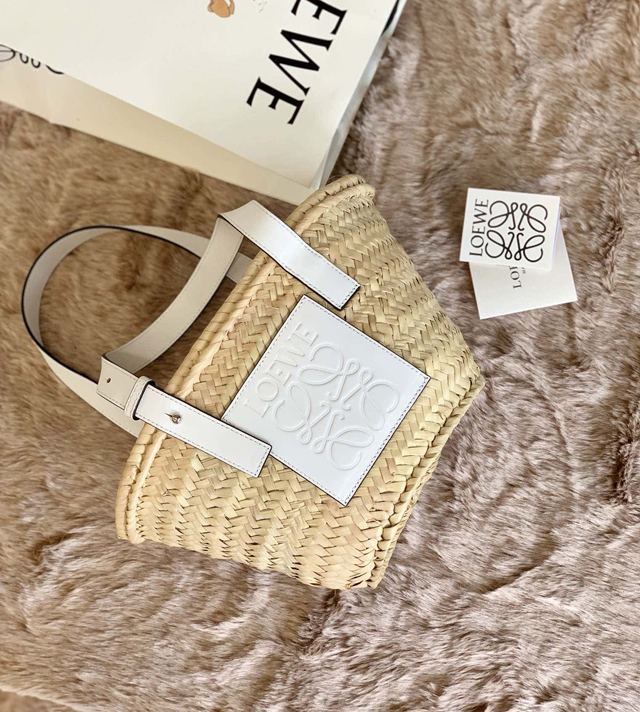 【LOEWE】ロエベ スーパーコピー  バスケットバッグ スモール（ヤシの葉&カーフ）ナチュラル/ホワイト A223S93X04