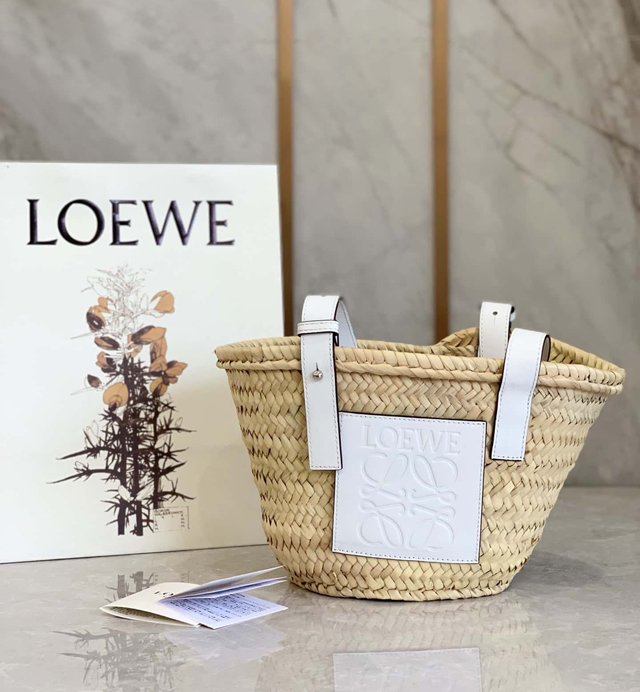 【LOEWE】ロエベ スーパーコピー  バスケットバッグ スモール（ヤシの葉&カーフ）ナチュラル/ホワイト A223S93X04
