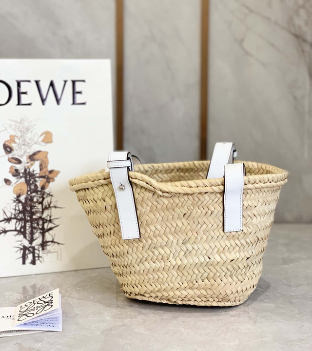 【LOEWE】ロエベ スーパーコピー  バスケットバッグ スモール（ヤシの葉&カーフ）ナチュラル/ホワイト A223S93X04