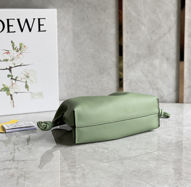 【LOEWE】ロエベ スーパーコピー フラメンコクラッチ ミニ（ナパカーフ）ライトグリーン A411FC2X73