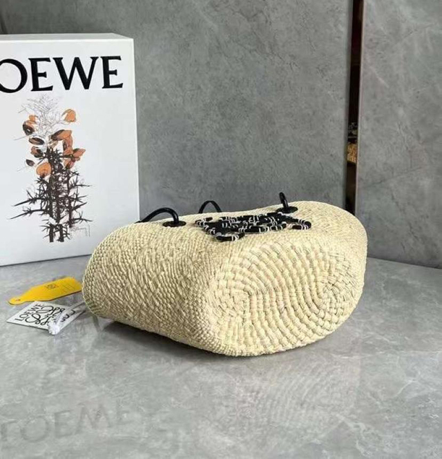【LOEWE】ロエベ スーパーコピー アナグラム バスケットバッグ スモール （イラカヤシ＆カーフ）ナチュラル/ブラック A223P65X01